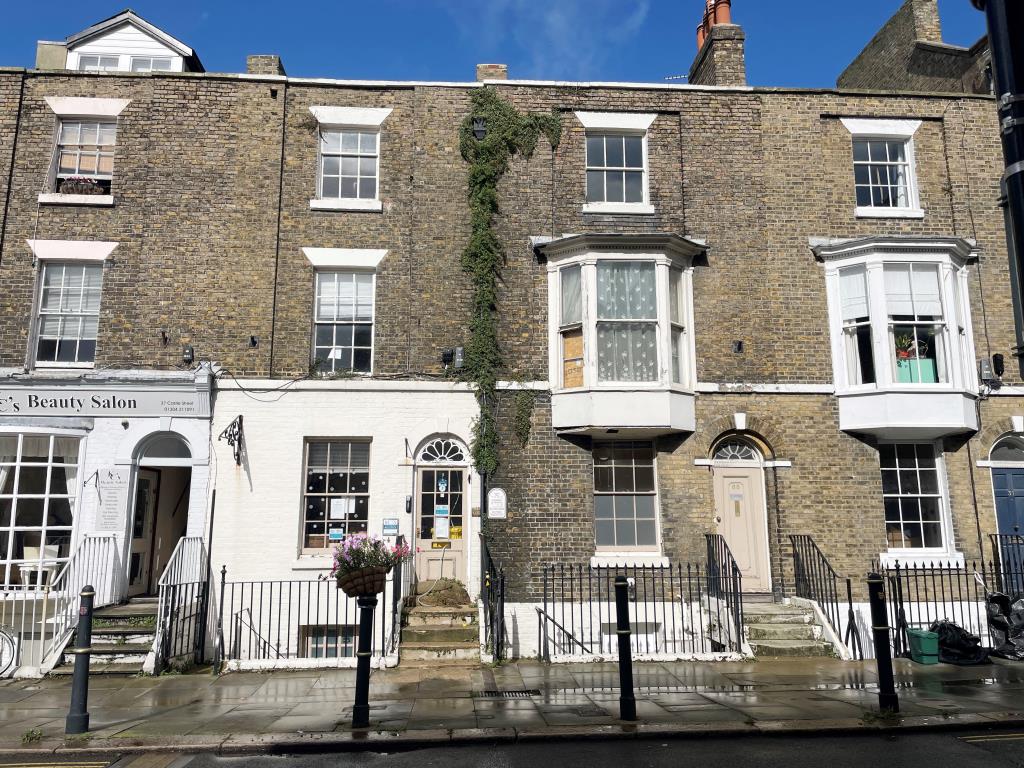 Lot: 133 - TWO ADJACENT BUILDINGS WITH POTENTIAL FOR CONVERSION - Pair of five storey period buildings